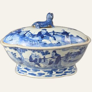 Medium-sized white-glazed ceramic covered jar decorated with blue underglaze motifs