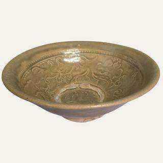 Fine Vietnamese Molded Celadon 'Floral Scroll' Bowl